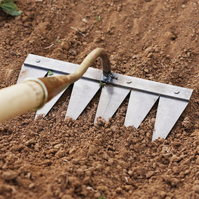 Gardaly – Reinforced Gardening Rake with Carbon Steel Teeth - IronClaw™